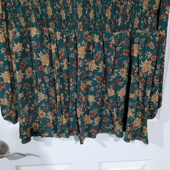 Torrid Green Floral Peplum Crinkle Gauze Smocked Top in Size 2 (18/20) - Picture 6 of 12